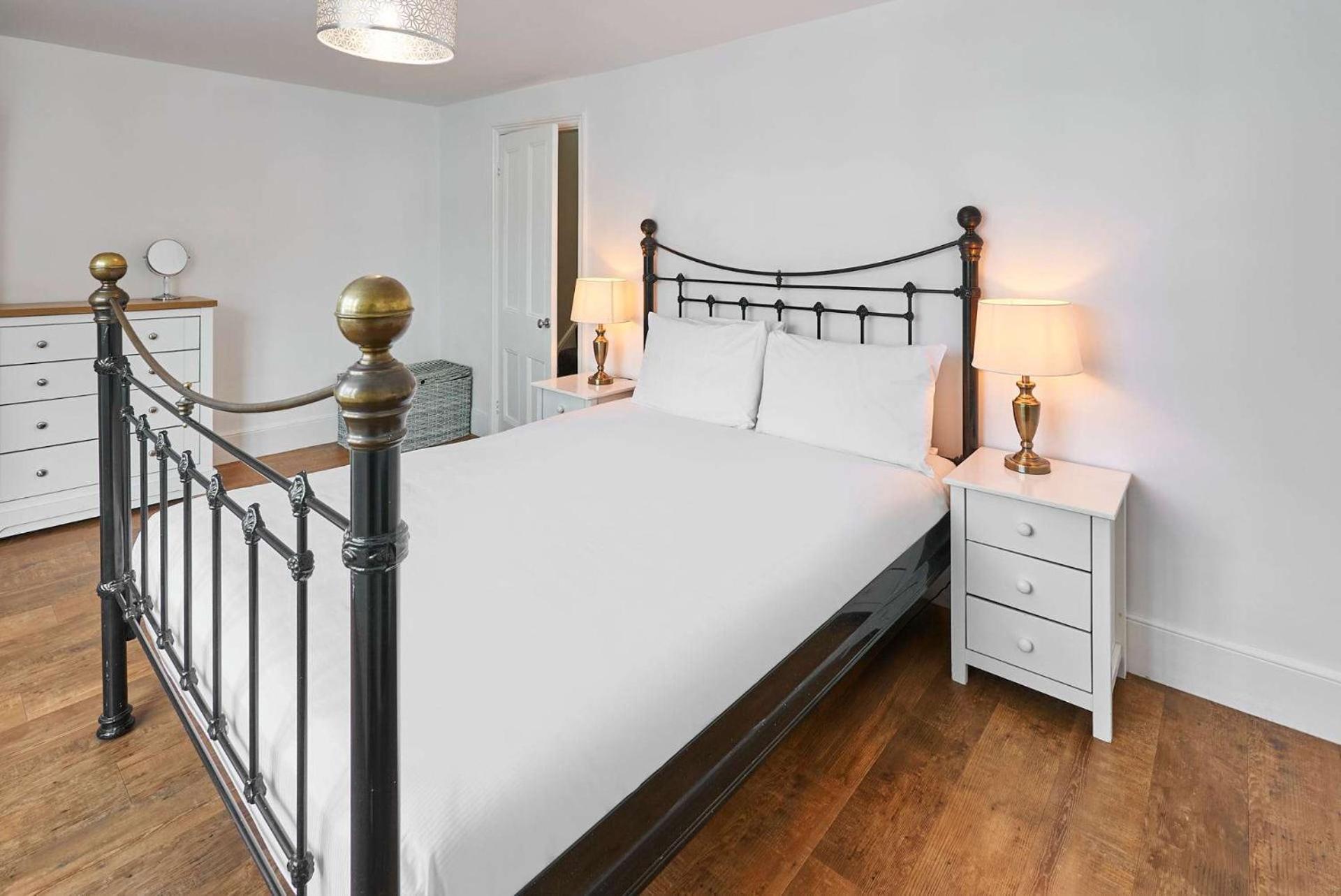 Host & - Bedford Street *
